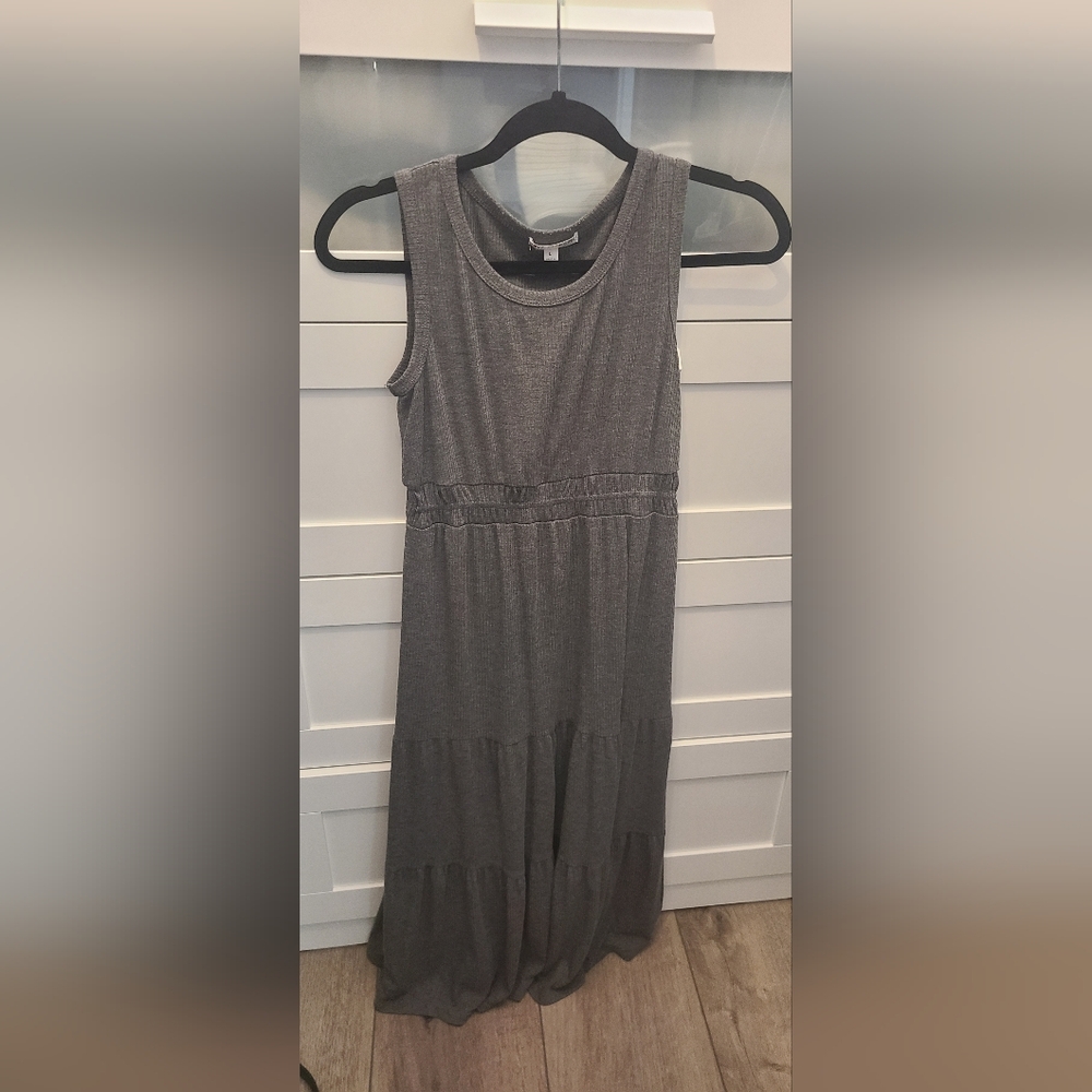 Ankle lanke, T shirt like, grey dress